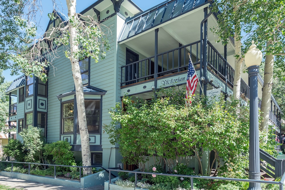 Victorian Inn 3/44