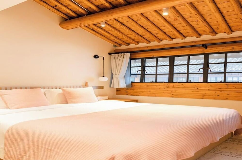 Elite, Villa, 1 Queen and 1 Double Bed