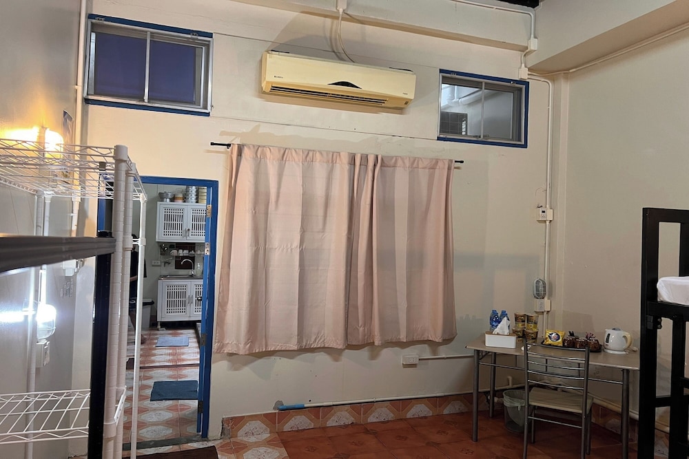 Phuket Old Town Hostel 6/61