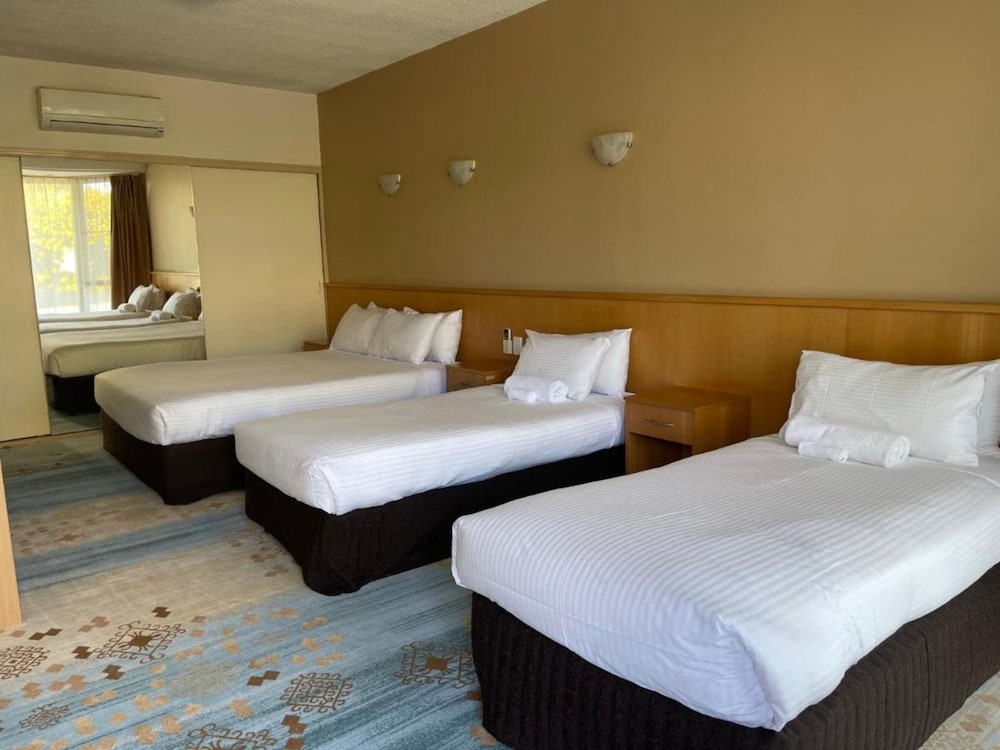 Haven Marina Motel 6/39