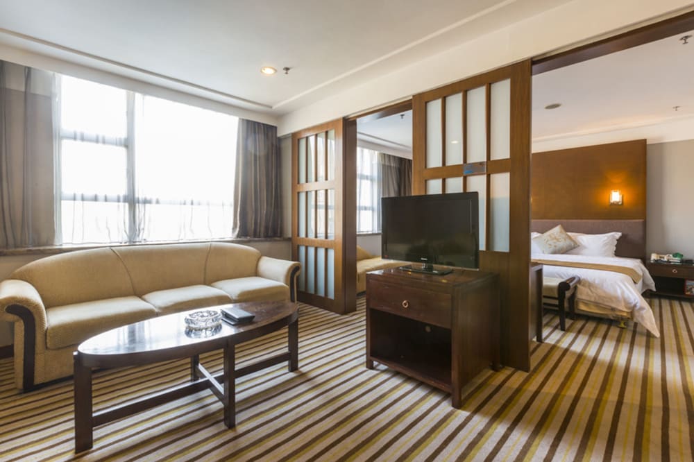 Superior, Suite, Queen Bed