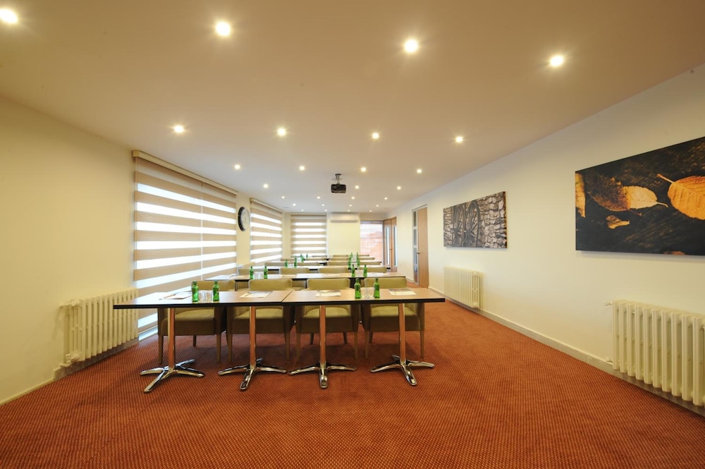 KARDES HOTEL 43/68