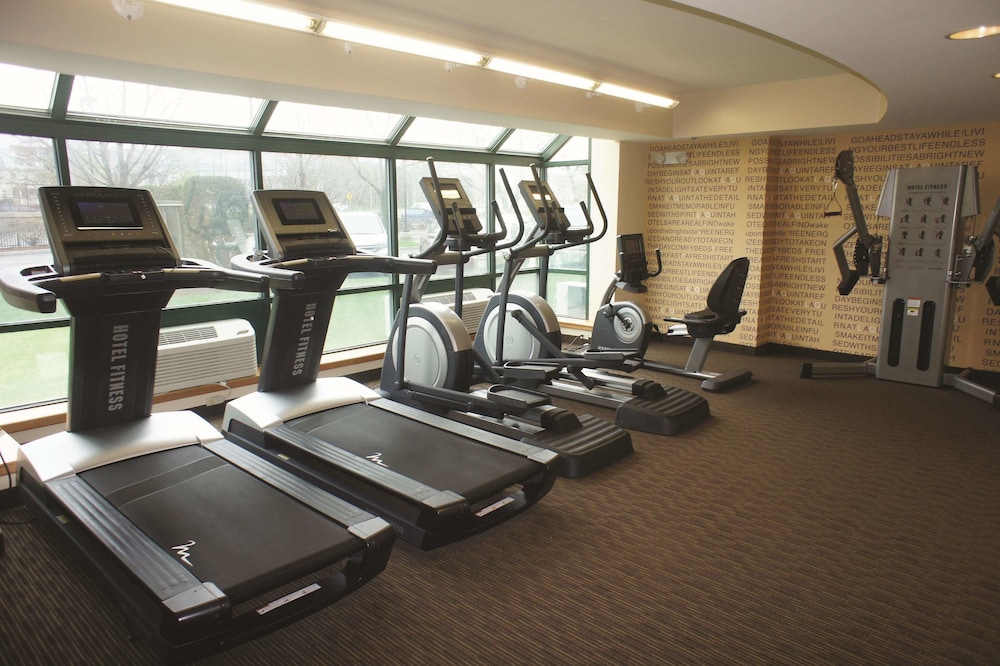 La Quinta Inn & Suites by Wyndham Boston Somerville 30/52