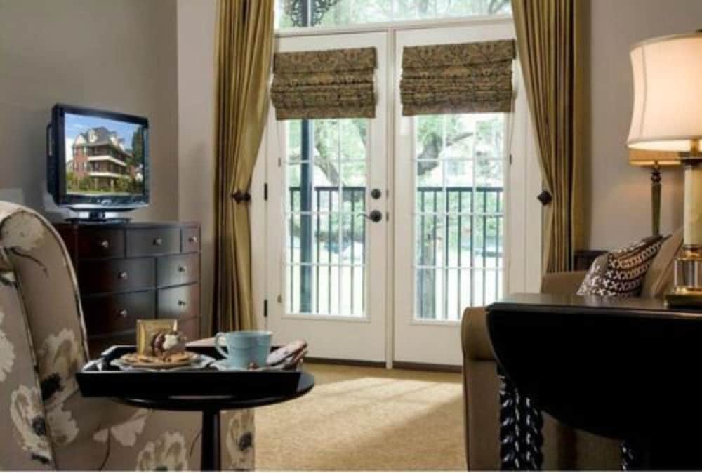 La Maison In Midtown An Urban Bed And Breakfast 30/47