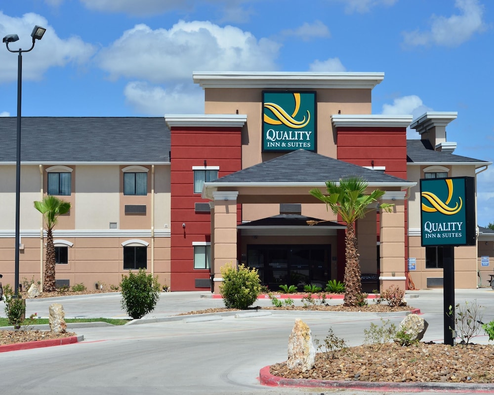 Quality Inn & Suites Kenedy - Karnes City 1/32