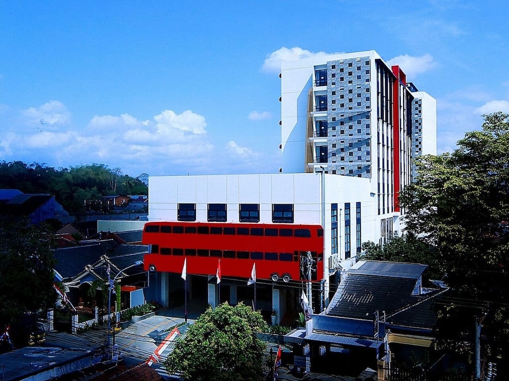 Hotel FortunaGrande Jember 5/61
