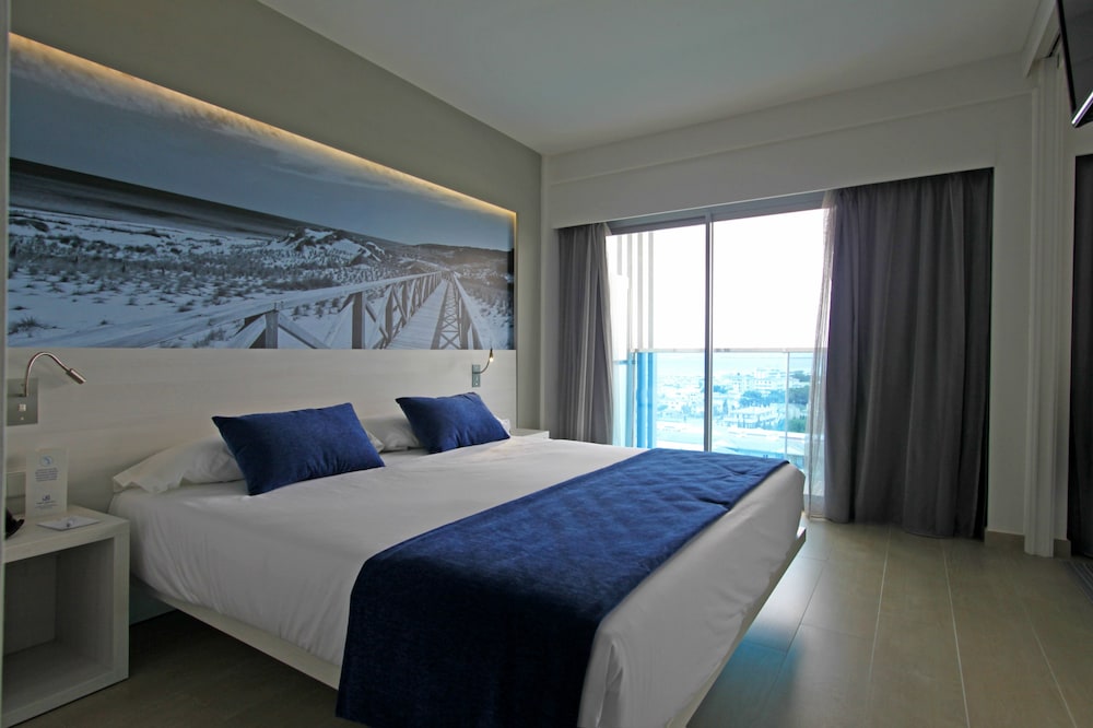 ROOM, DOUBLE BED, SIDE SEA VIEW