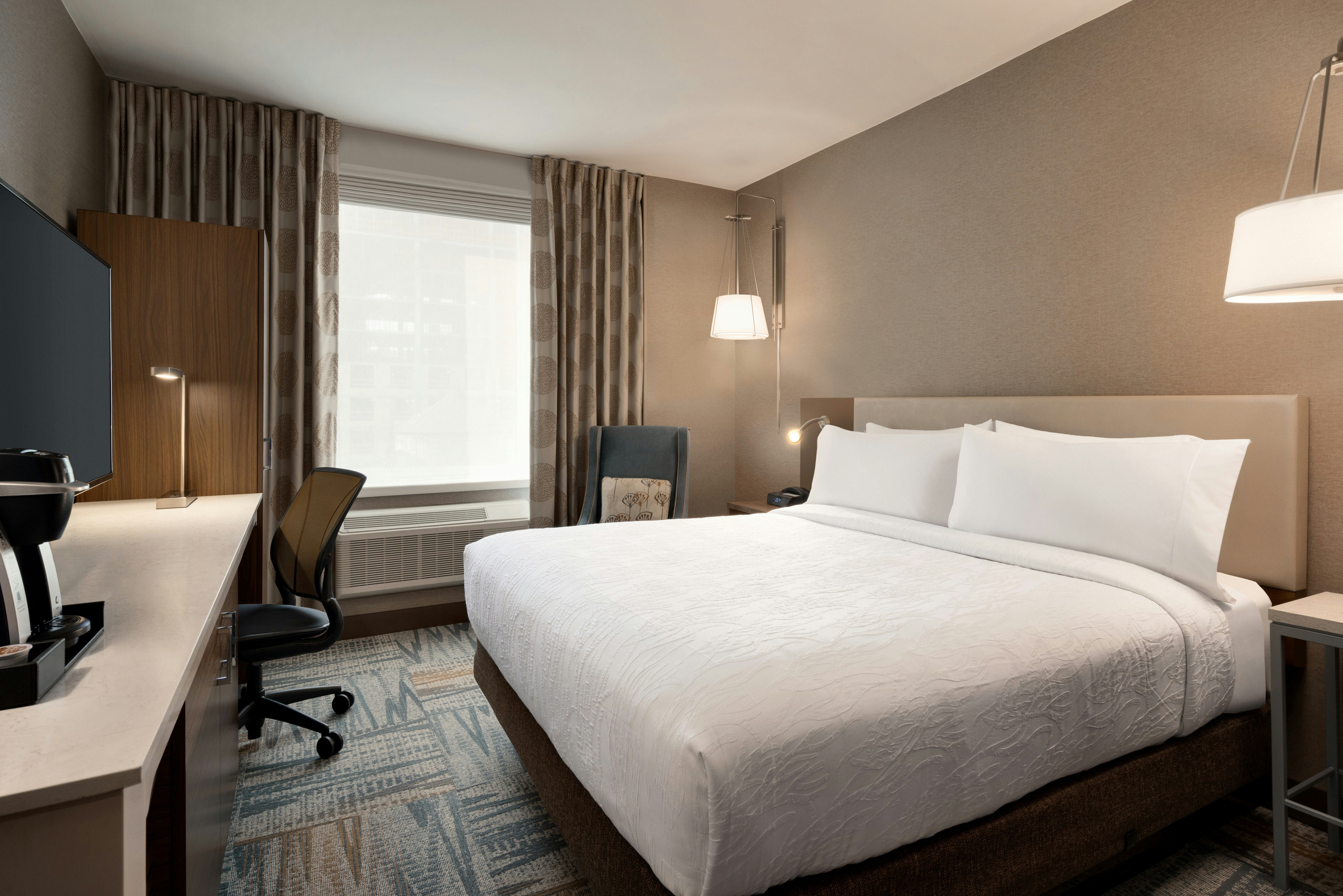 ROOM, KING BED