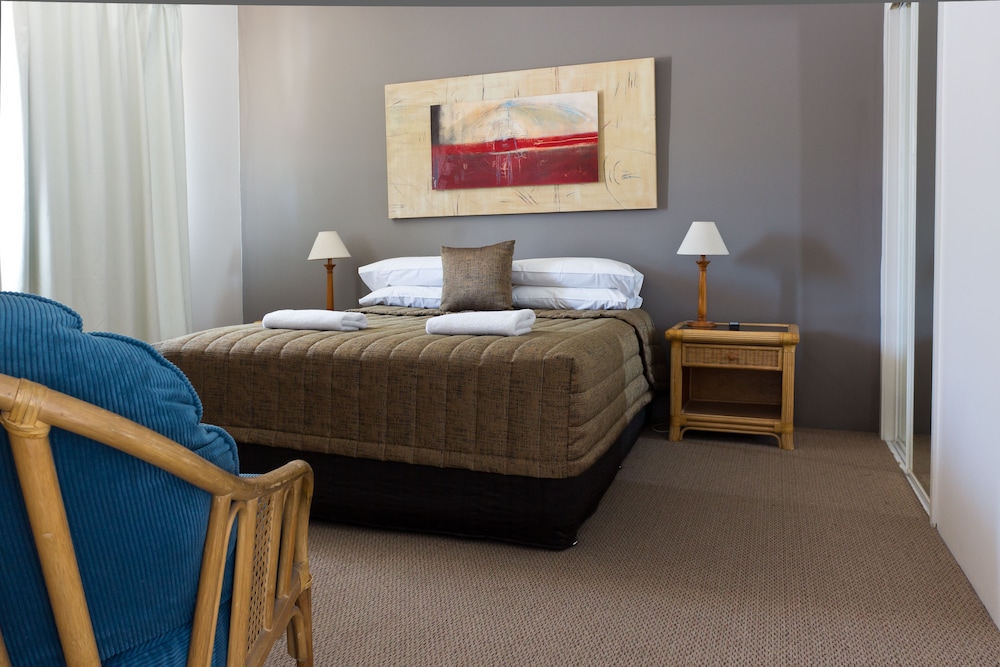 Coolum Beach Resort 20/58
