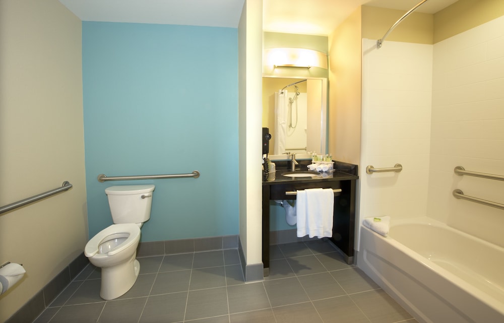 Holiday Inn Express Suites Colorado Springs Central 16/80