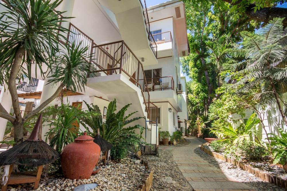 Sur Beach Resort Boracay 60/70