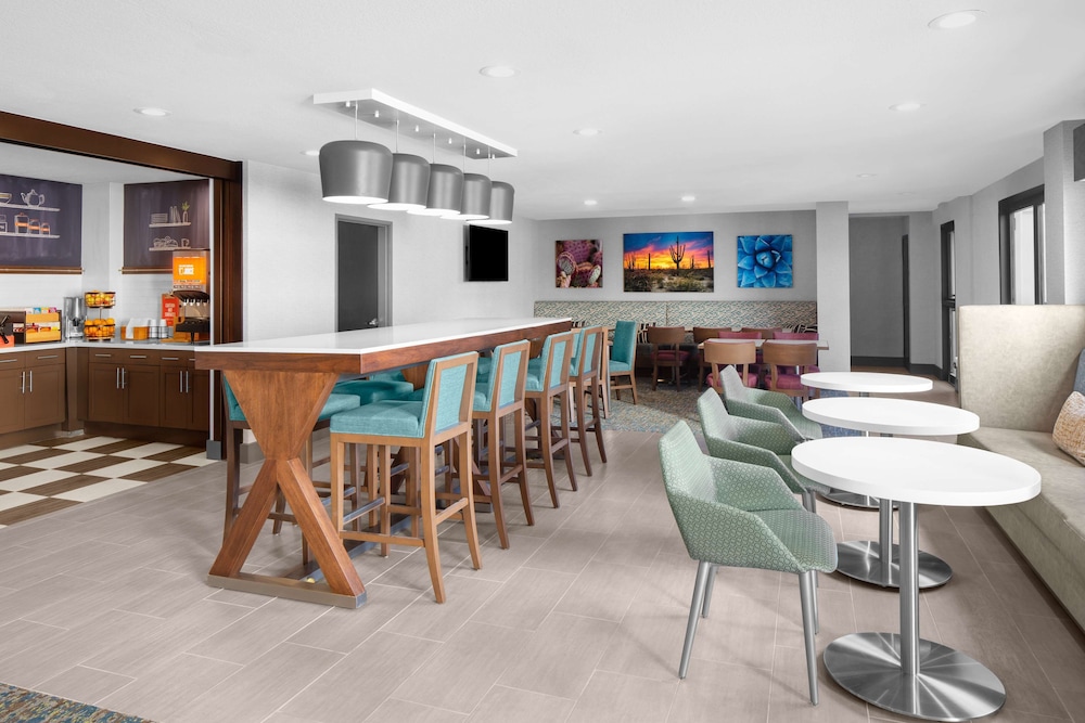 Hampton Inn Phoenix Biltmore 35/43
