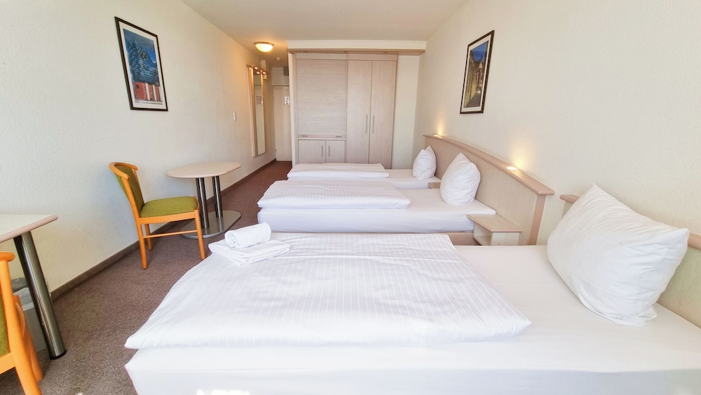 ROOM, TRIPLE