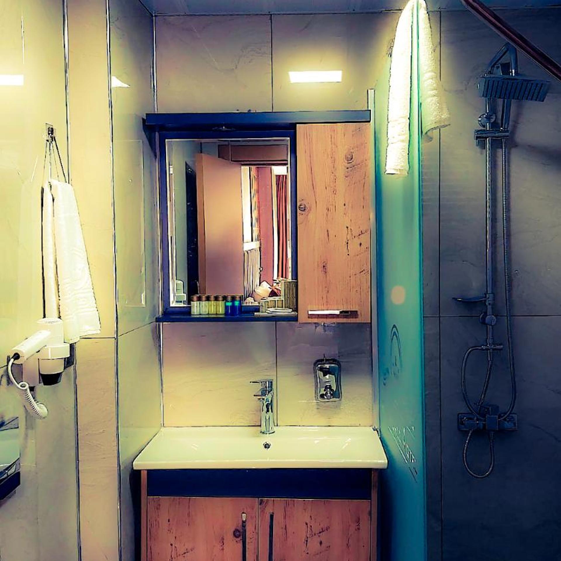 Rua World Hotel 44/45