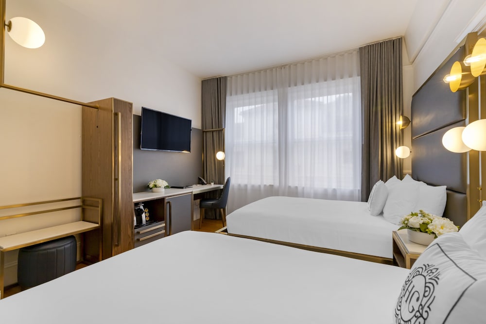 EXECUTIVE, 2 QUEEN BEDS