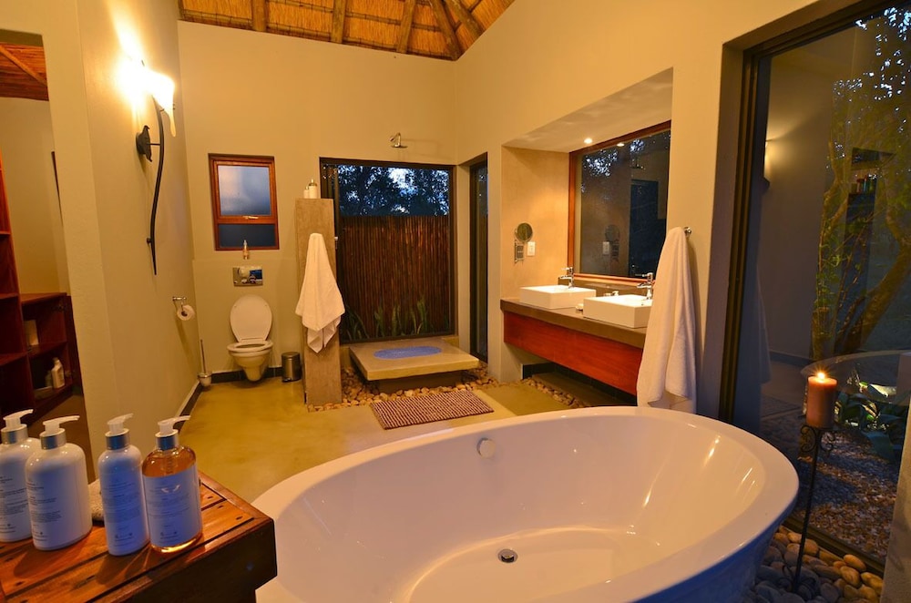 Raptor Retreat Game Lodge 22/24