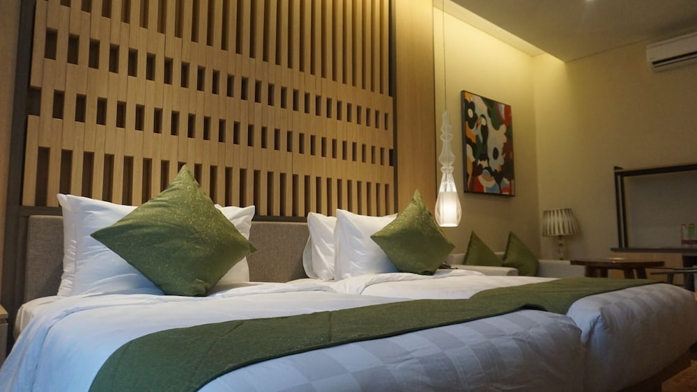 SUITE, TWIN BEDS