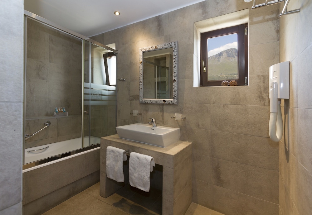 ITILO TRADITIONAL HOTEL 19/68