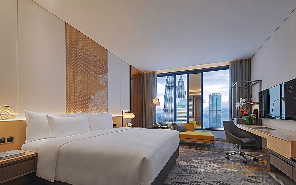 Deluxe King Twin Tower View