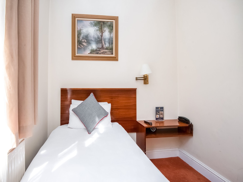 St Georges Hotel Pimlico 26/48