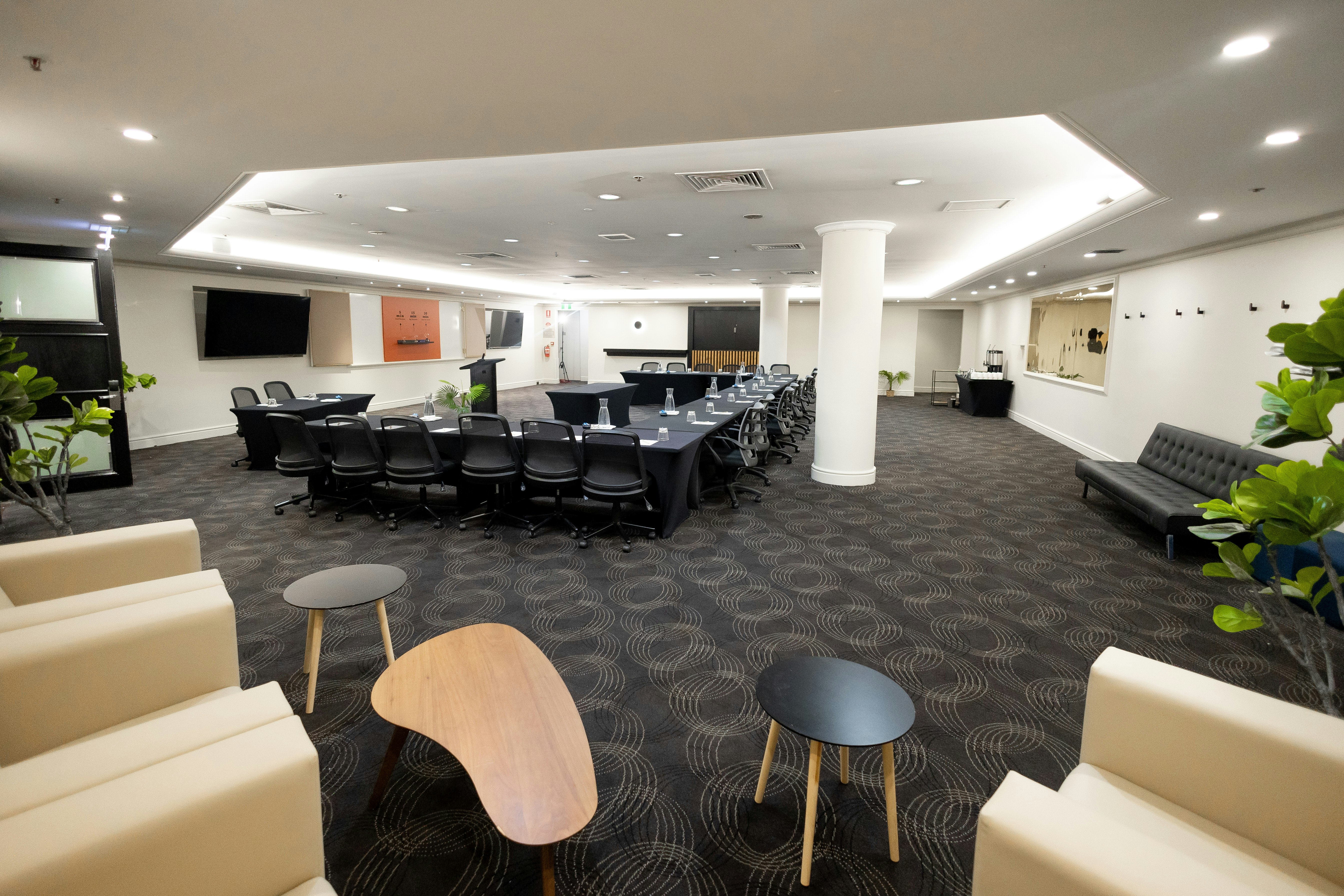 Hilton Cairns Hotel 65/85