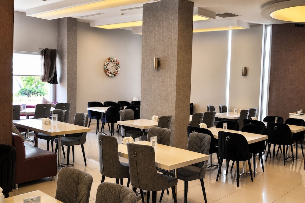 Orty Airport Hotel 48/63