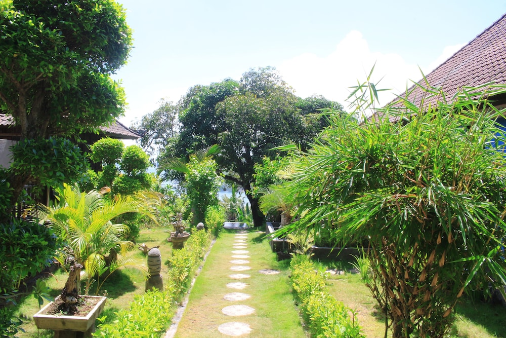 Sunrise Hut's Lembongan 14/54