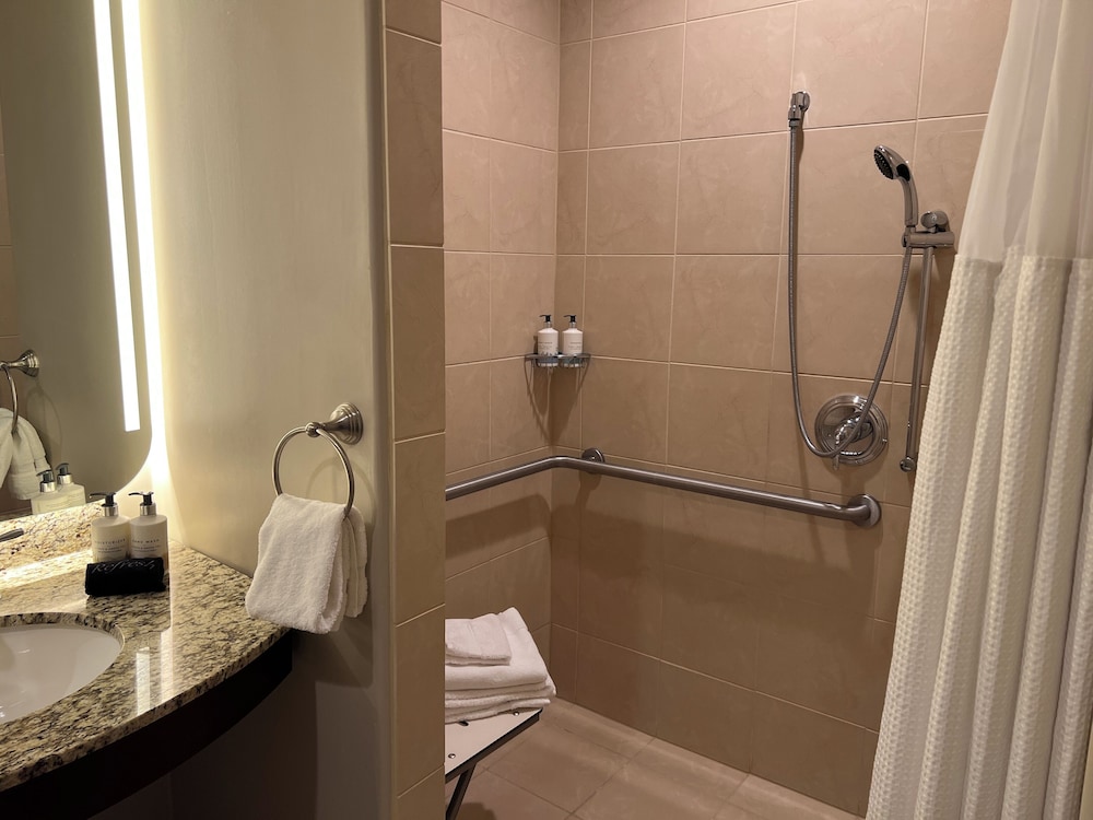 Room, King Bed, Riverside, Accessible، River Terrace Inn 5/5