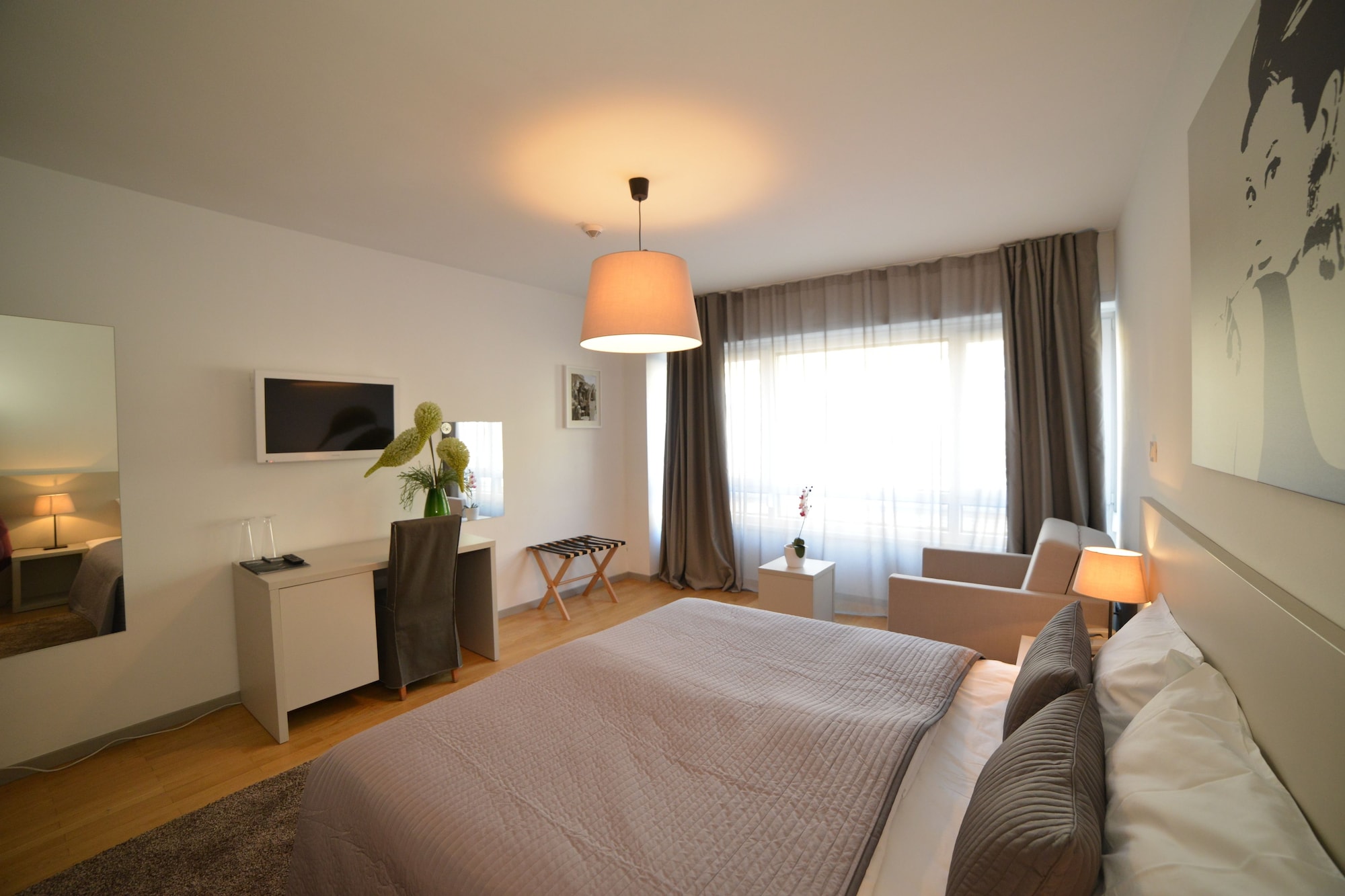 ROOM, TRIPLE