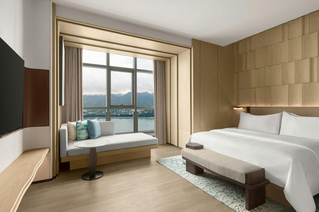 Westin, Studio, Suite, King Bed, Club Lounge Access