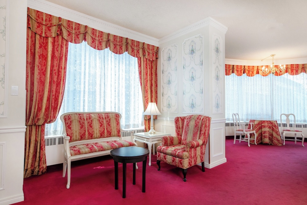 Fantasyland Hotel 58/84
