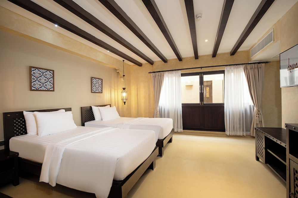 SUPERIOR TWIN ROOM
