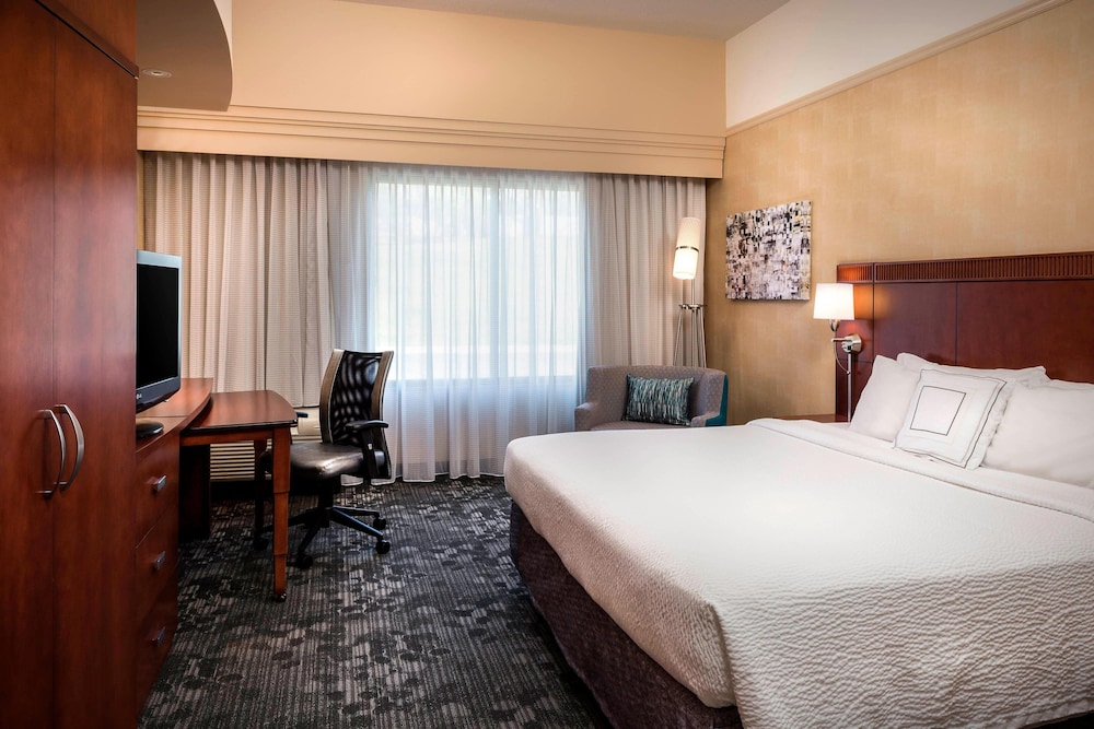 Courtyard by Marriott Kansas City Shawnee 13/71