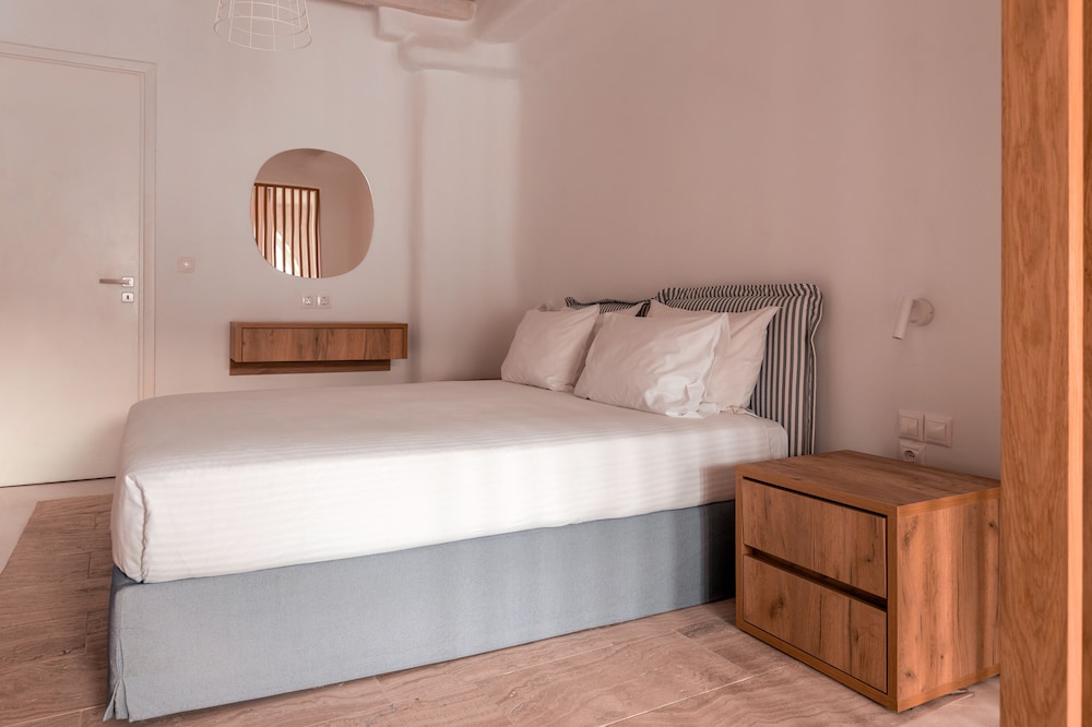Honeymoon, Suite, Double Bed, Outdoor Jetted Tub, Sofa