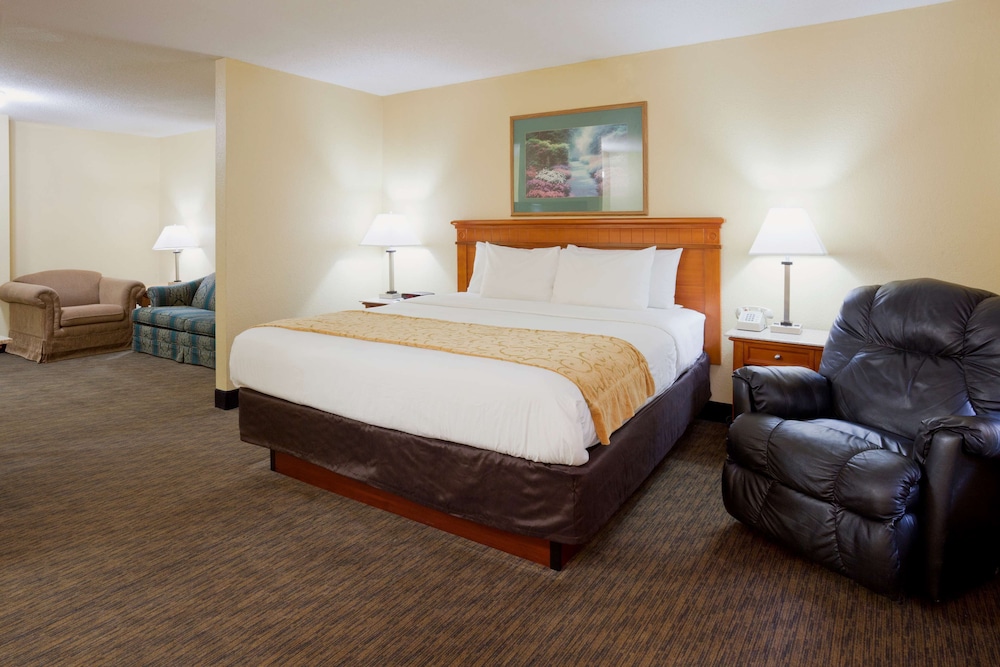 GrandStay Hotel & Suites Waseca 10/29
