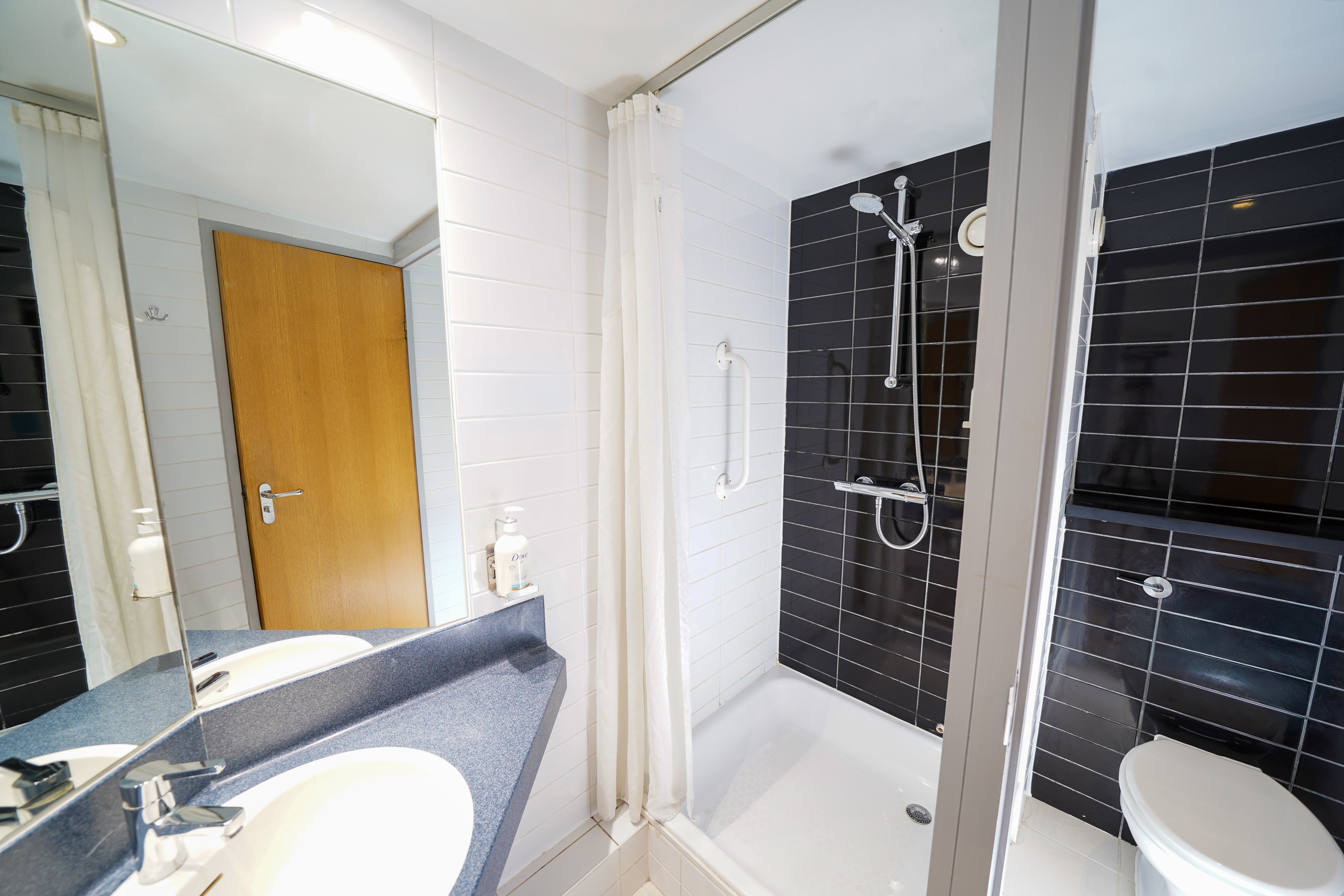 Holiday Inn Express Glenrothes 67/70