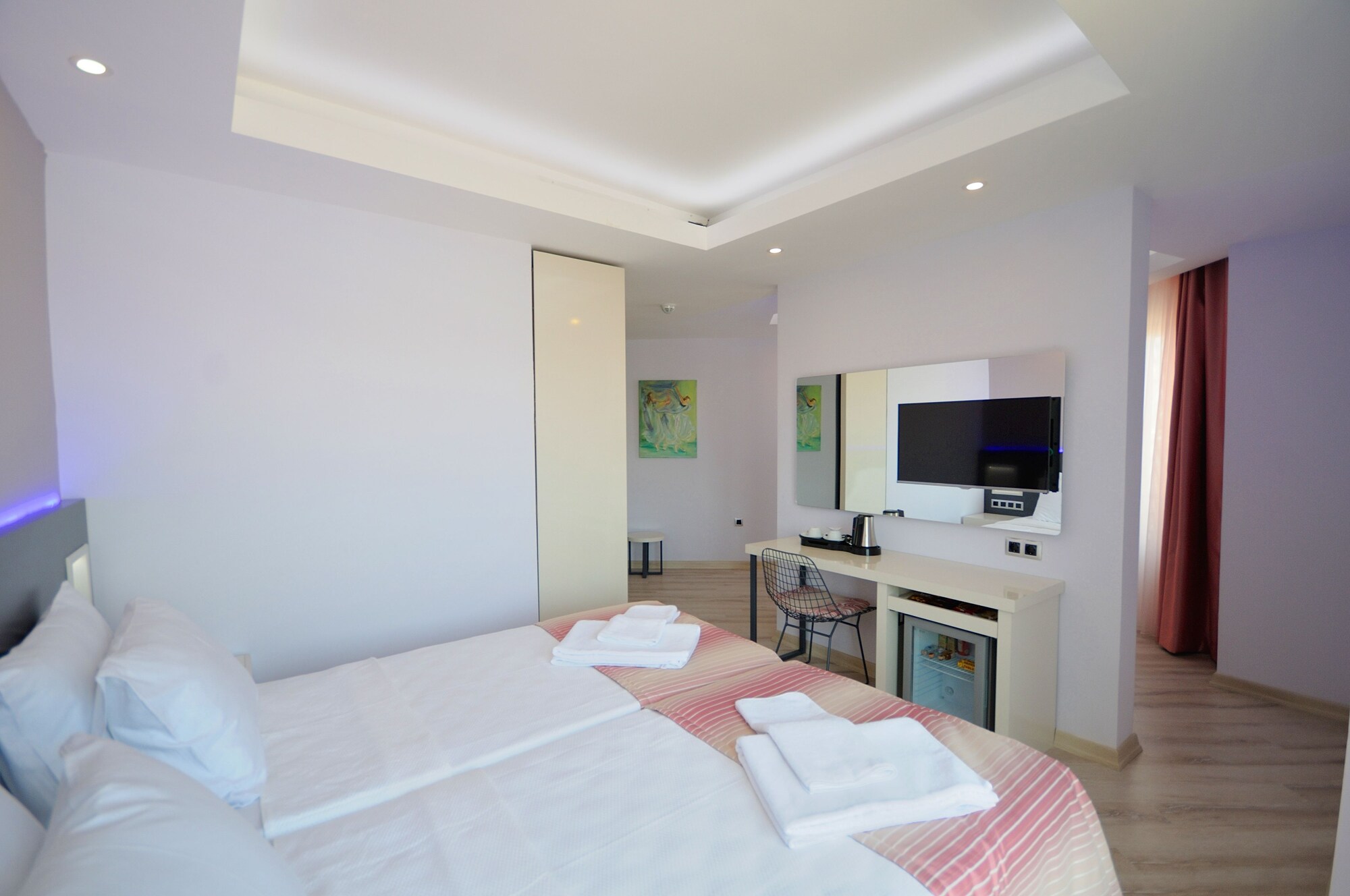 غرفة ثلاثية بسرير كوين وسرير فردي، Datca Sapphire Hotel 8/10