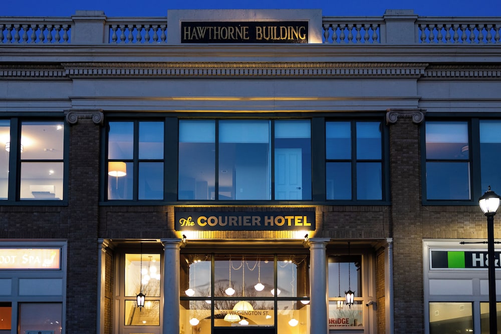 The Courier Hotel 2/50