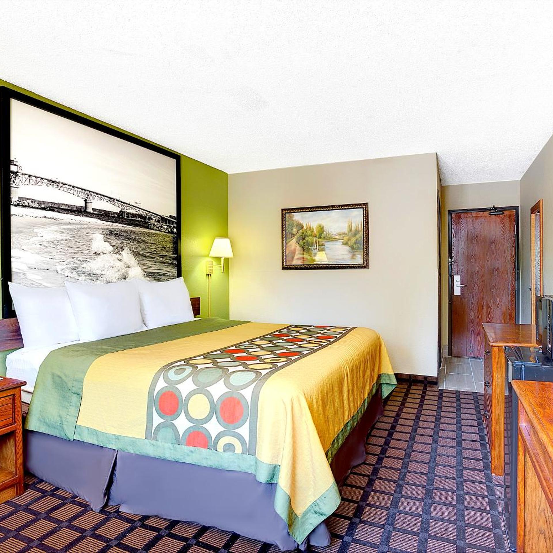 Deluxe, King Bed, Smoking