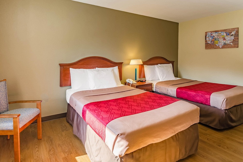 Econo Lodge Lexington Downtown Near I-81 12/29