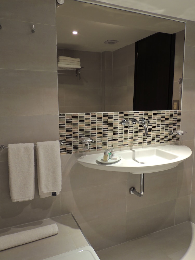 Premium Tower Suites San Luis 24/60