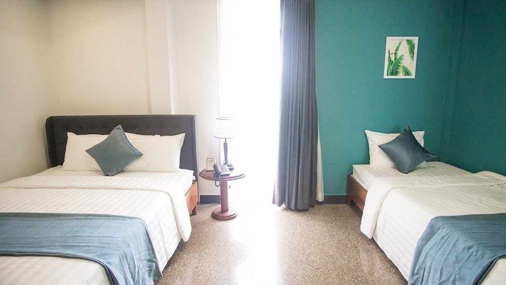 ROOM, TRIPLE, BALCONY