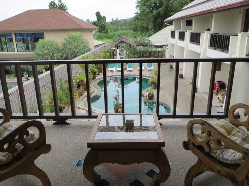 Papillon Residence 10/18
