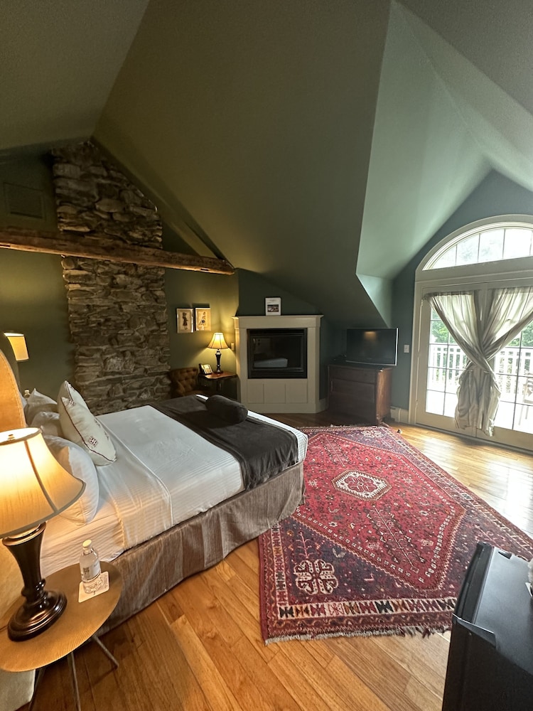 Buttermilk Falls Inn 12/51