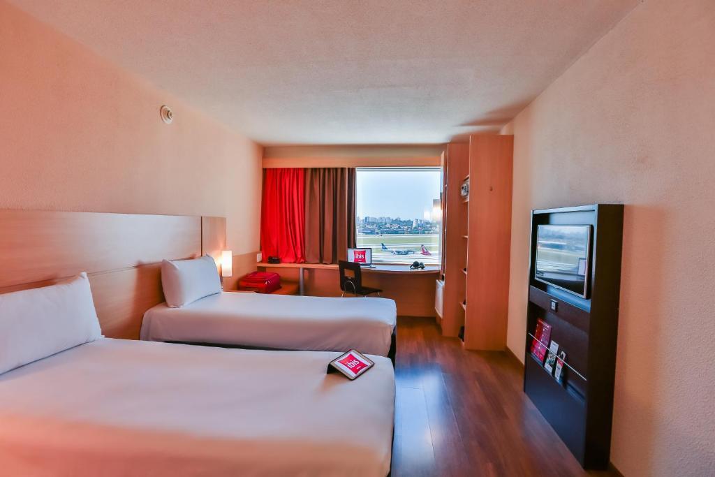 Standard, Twin Beds, Street View