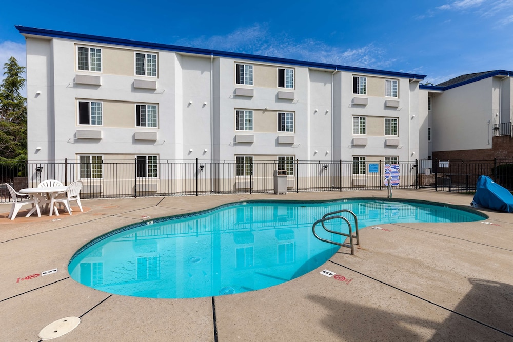Motel6 Auburn, CA 52/60