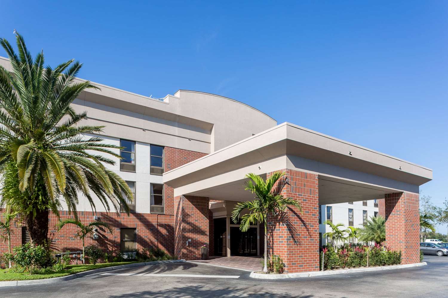 Days Inn Suites By Wyndham Fort Myers Near Jetblue Park 41/43