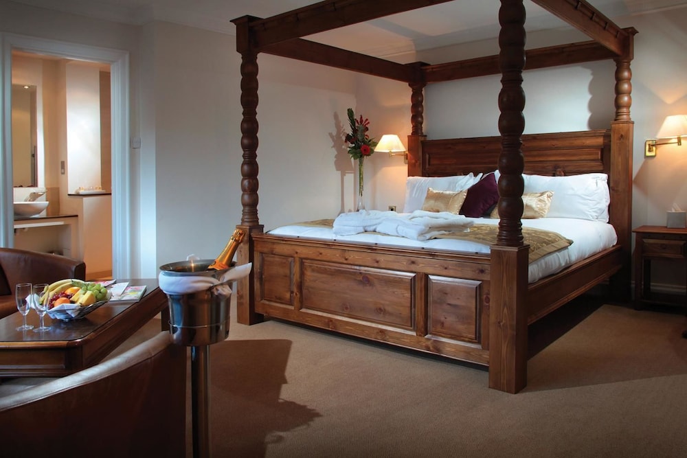 Chequers Hotel 27/58