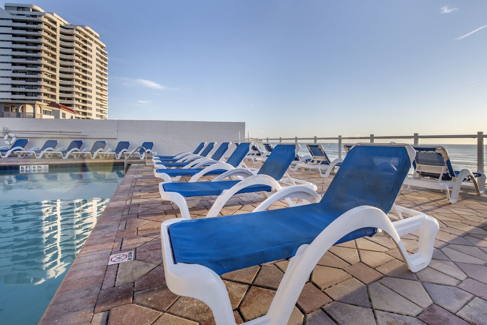 Tropical Winds Resort 32/50