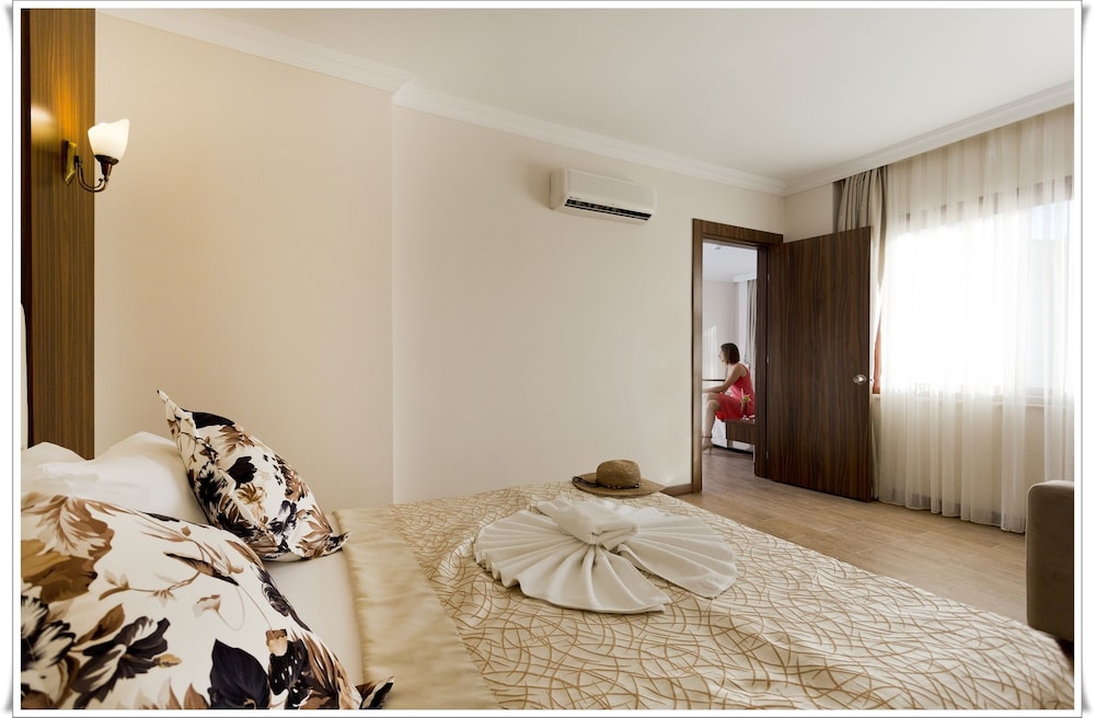 Tymnos Hotel 16/43